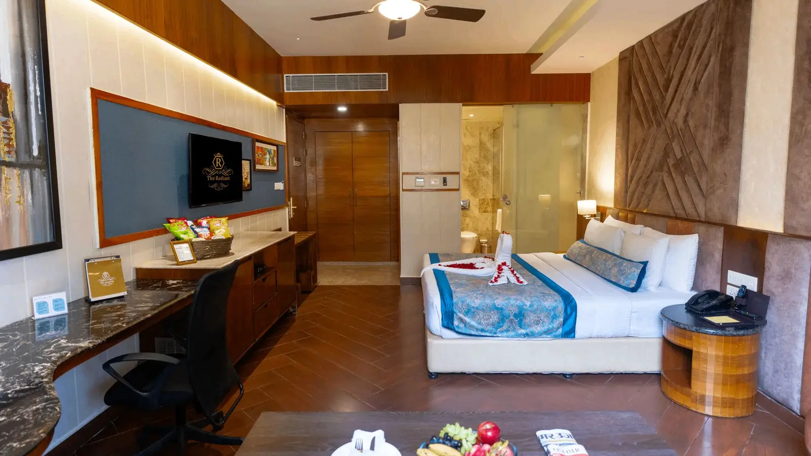 Deluxe suite Garden view with Balcony